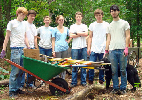 DHS alums volunteer at Woodlands